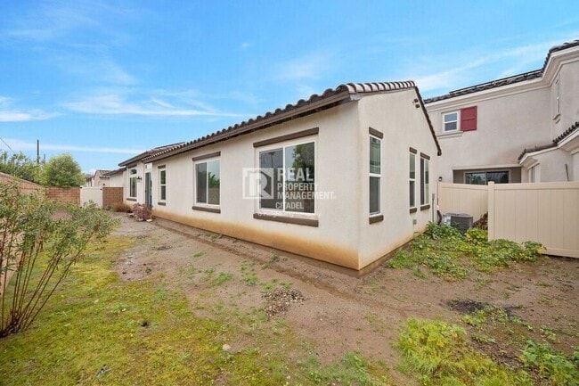 Building Photo - 365 Huntington Ct