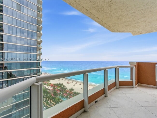 Building Photo - 17875 Collins Ave