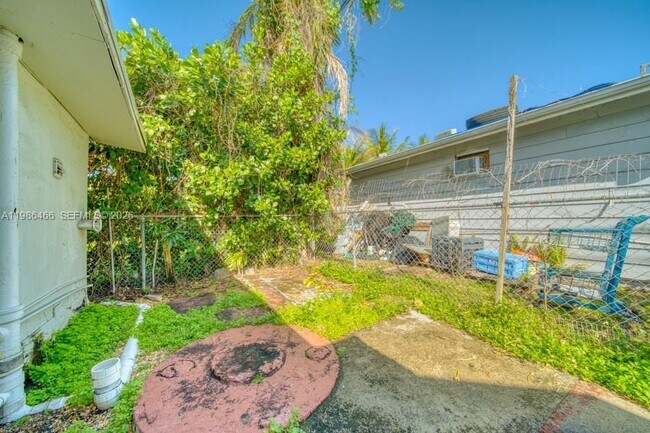 Building Photo - 3353 SW 23rd Terrace