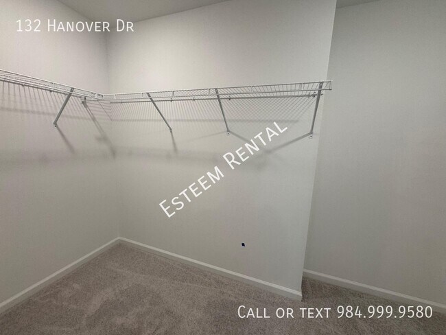 Building Photo - 132 Hanover Dr