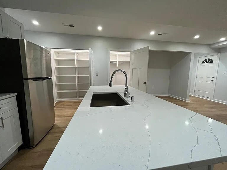 Building Photo - 1452 N Fairfield Ave