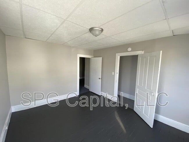 Building Photo - 1340 W College Ave