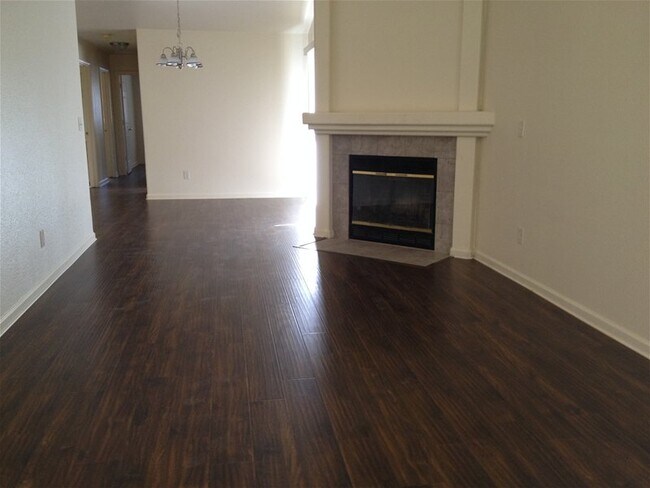 Building Photo - 886 Crisp Dr