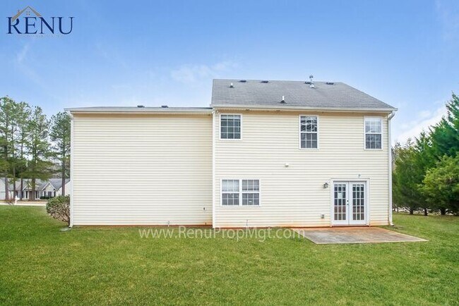 Building Photo - Now available 3 bedrooms 2.5 baths