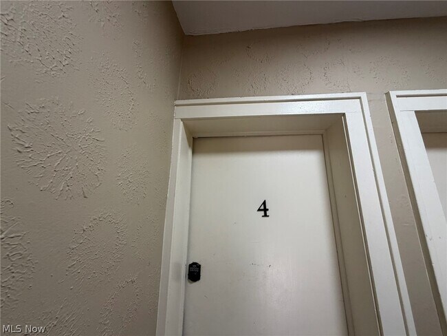 Building Photo - 3186 Euclid Heights Blvd