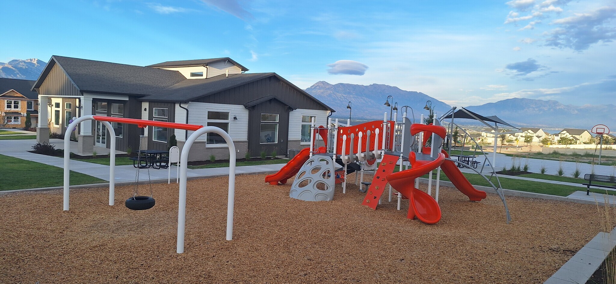 Building Photo - 704 N Bennedict Dr