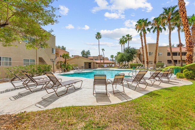 Building Photo - Spacious Ground-Level 2-Bedroom Condo Near...