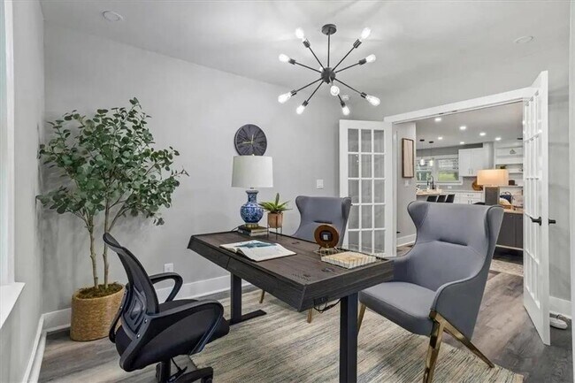 Building Photo - 724 Cowan Rd SE