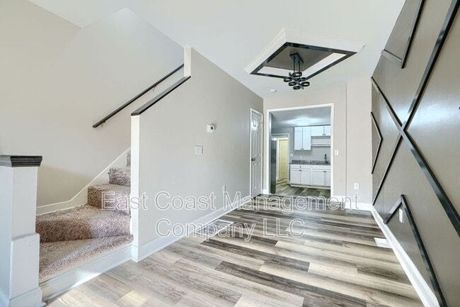 Building Photo - 1527 N Stricker St