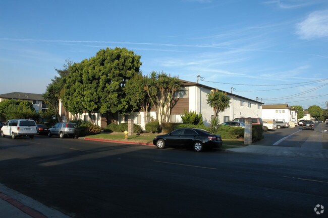Primary Photo - 776 Camino Del Sur