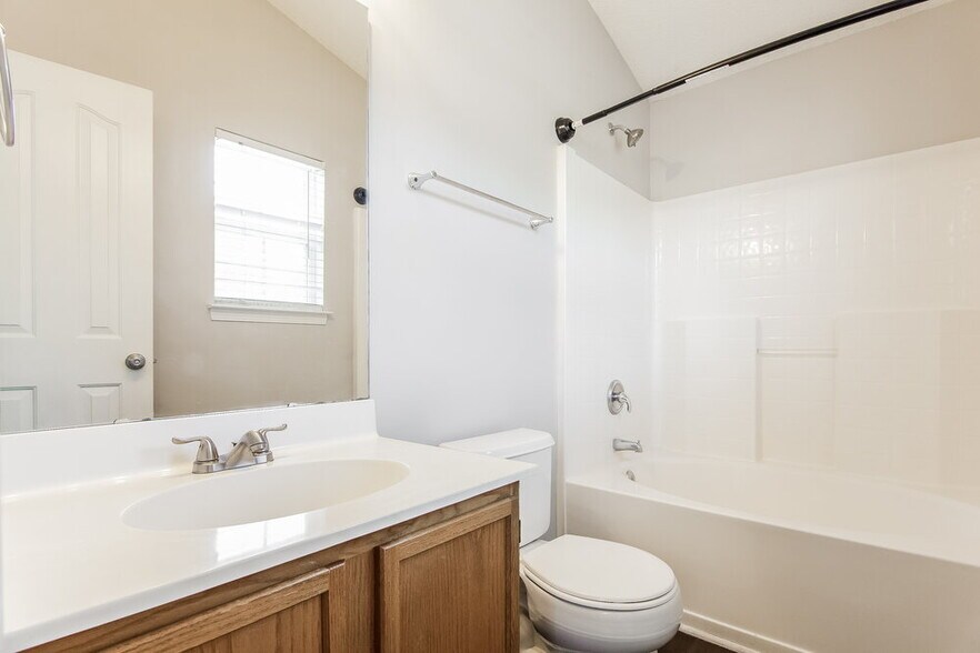 Building Photo - 11202 Northwoods Forest Dr