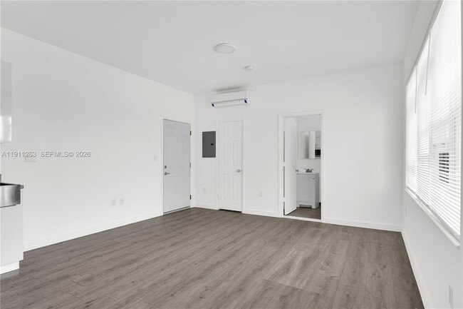 Building Photo - 402 NW 12th Ave