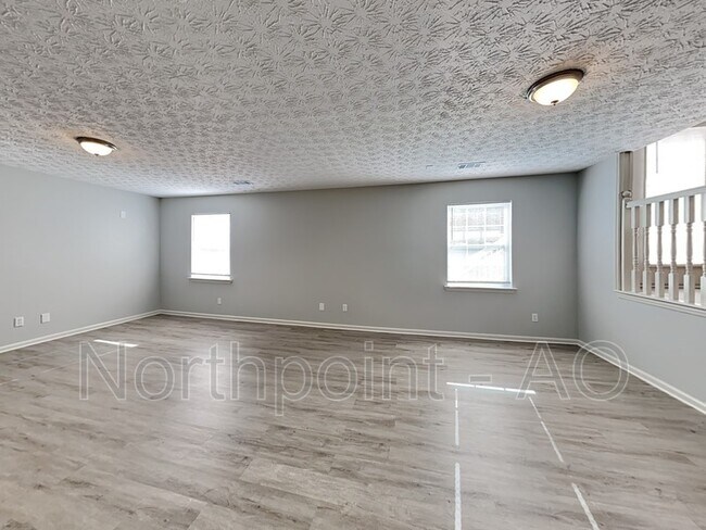 Building Photo - 421 Trinity Tr