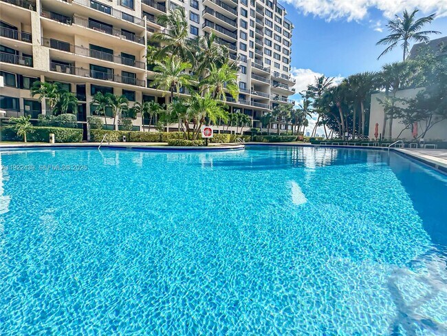 Building Photo - 540 Brickell Key Dr