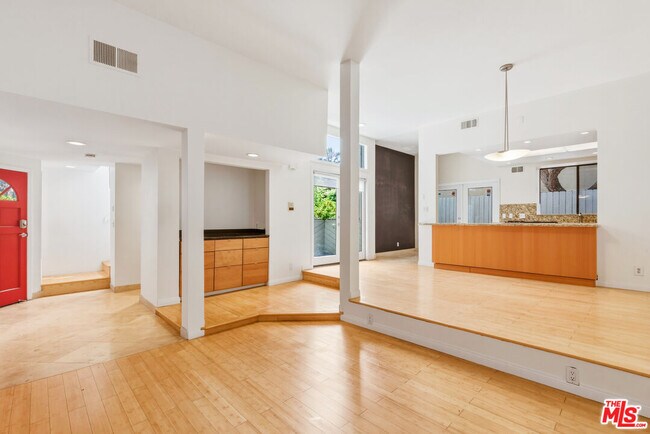 Building Photo - 832 15th St