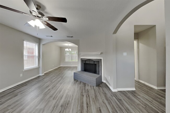 Building Photo - 16127 Hilton Head Ln