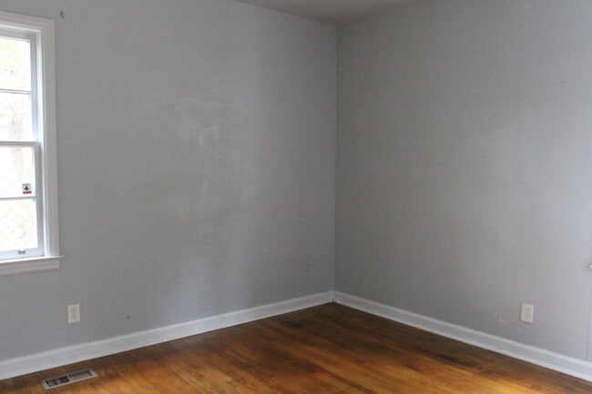 Building Photo - 1807 W Broad Ave