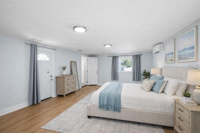 Building Photo - 2606 W Henry Ave