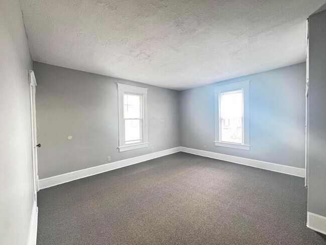 Building Photo - 617 E Main St