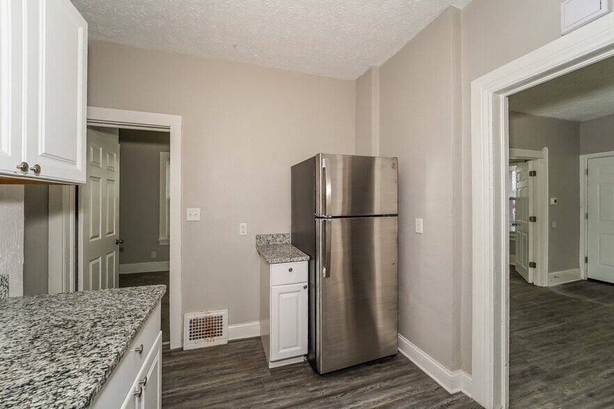 Building Photo - 912 E 34th St