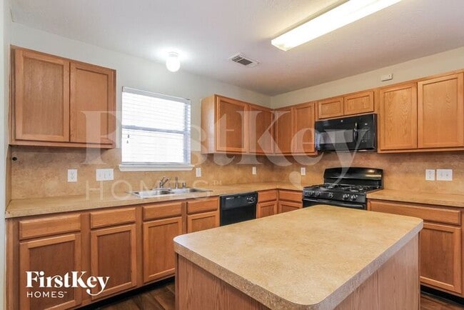 Building Photo - 2811 Long Grove Ln