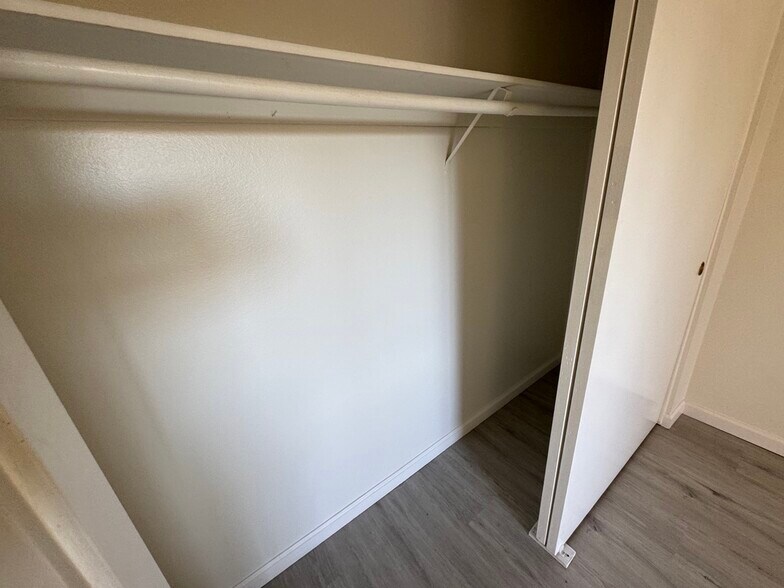 Building Photo - 4633 Vermont Pl