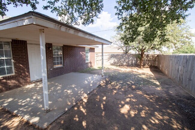 Building Photo - "Charming 3-Bed, 2-Bath Home in Lubbock