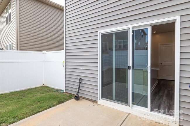 Building Photo - 2117 Morgan Hls Dr