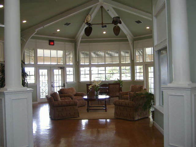 Building Photo - 3rd floor 2bed 2 bath on golf course