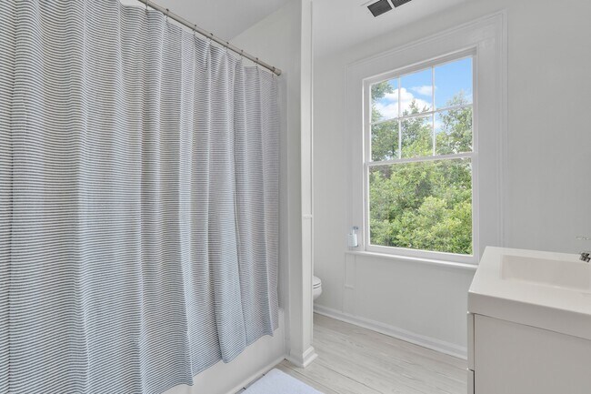 Building Photo - Savannah