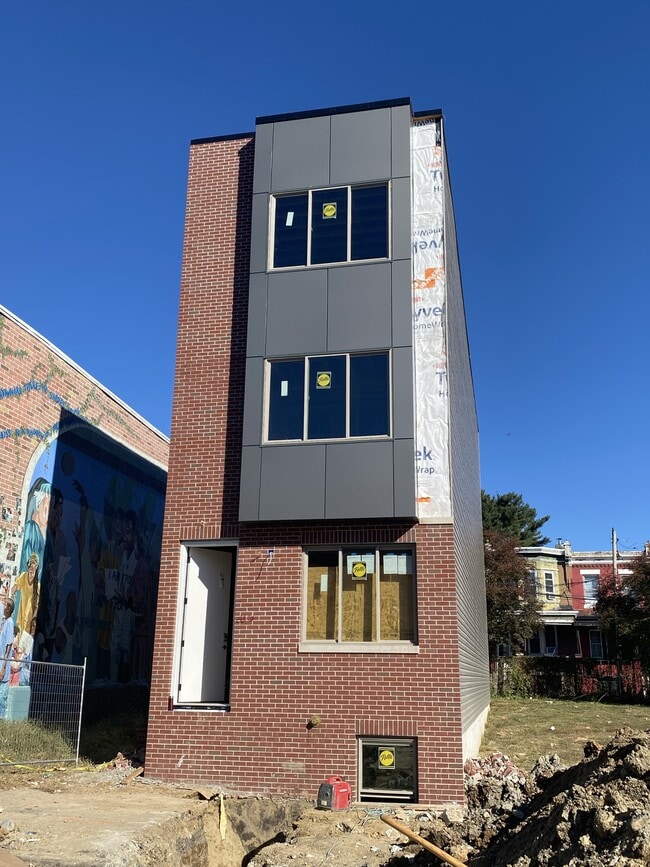 Building Photo - 667 N 52nd St