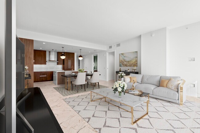 Building Photo - BEAUTIFUL Luxury Condo in Downtown St Pete...