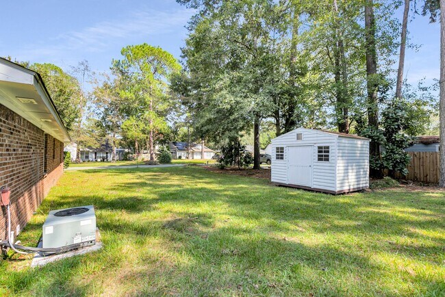 Building Photo - 3 Bedroom 2 Bathrooms in Piercfield Forest - Richmond Hill