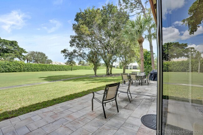Building Photo - 5355 10th Fairway Dr
