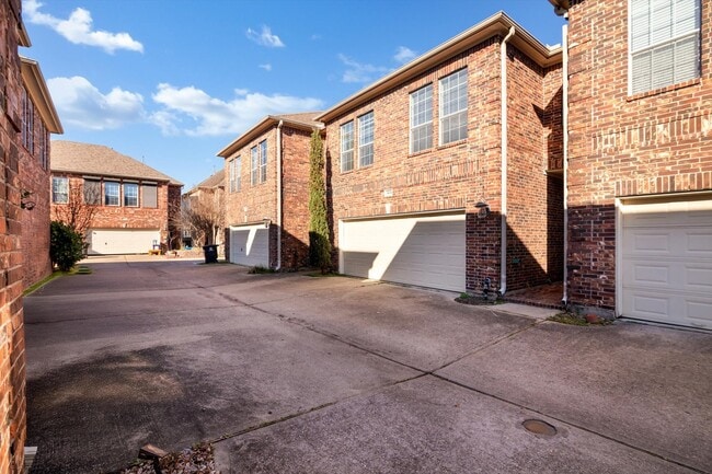 Building Photo - 3414 Home St