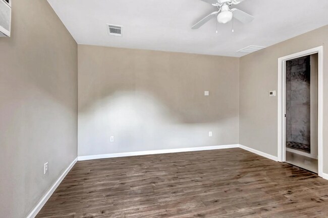 Building Photo - 2351 Longhorn St