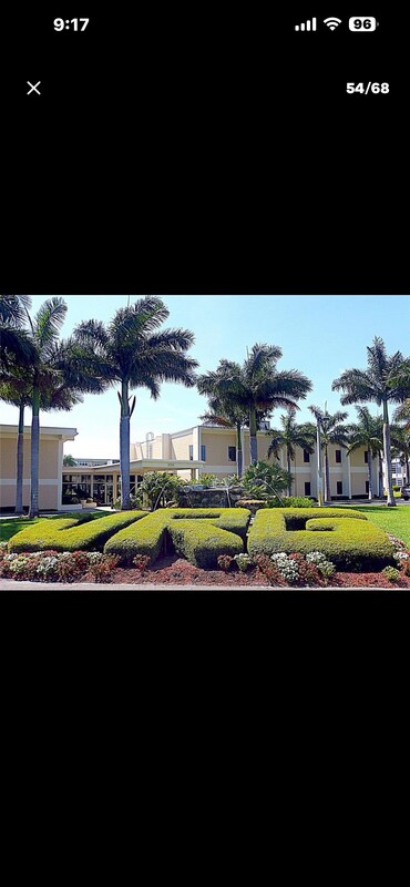 Building Photo - 2300 NE 1st Ln