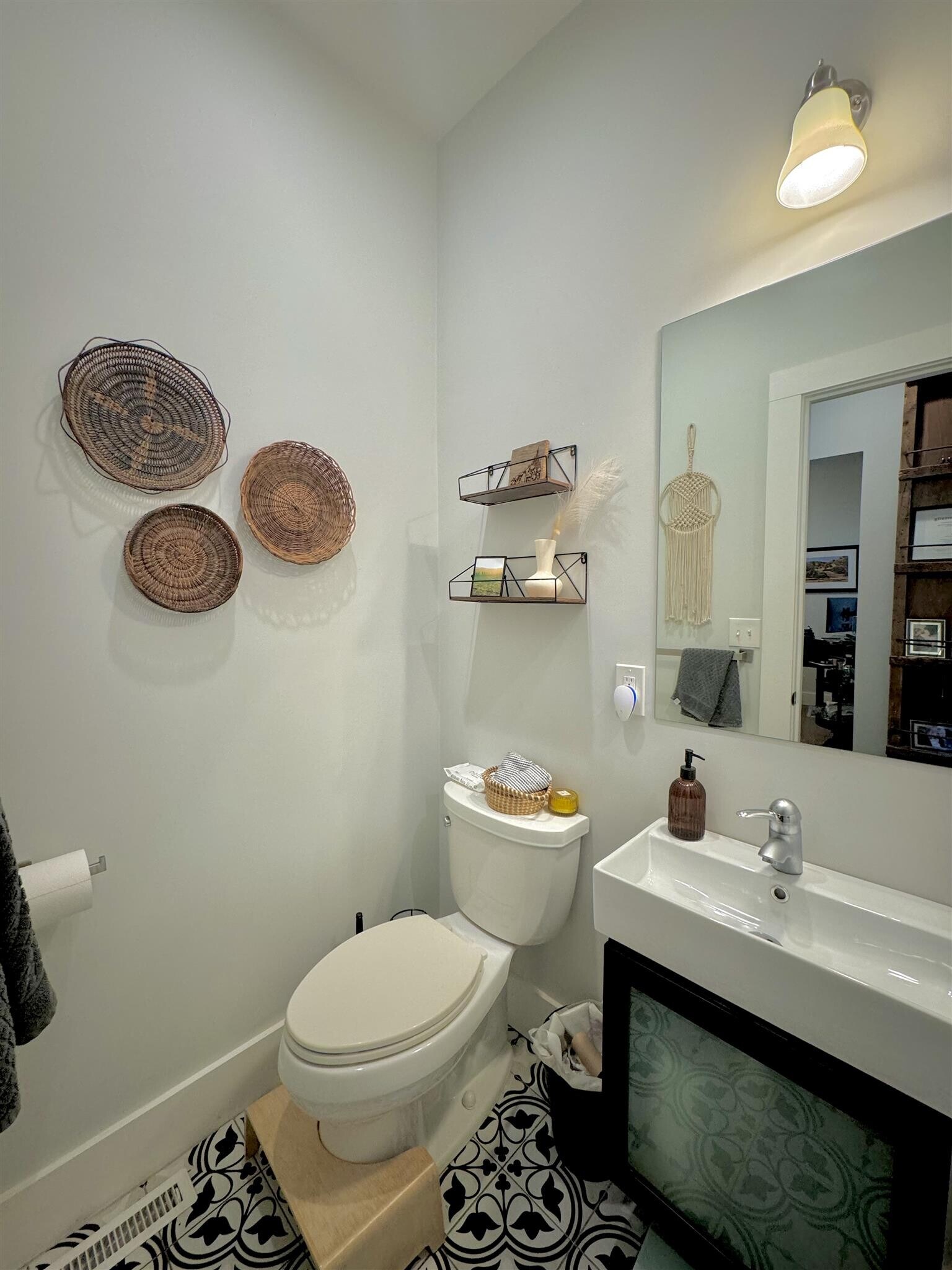 Building Photo - 77 Kinnaird St