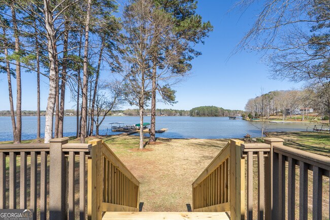 Building Photo - 384 Arrowhead Trail NE