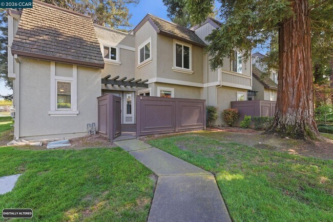 Building Photo - 102 Luna Grande Cir