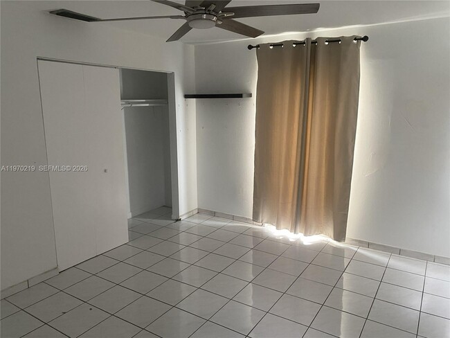 Building Photo - 3251 SW 67th Ave