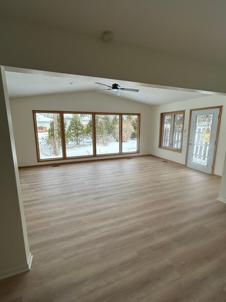 Building Photo - 402 Elmwood Dr