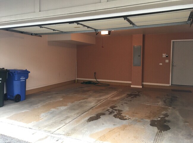 Building Photo - 1242 Evergreen Ave