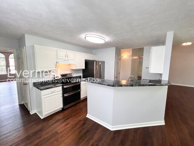 Building Photo - 3-Bed/2-Bath Home with Attached Garage/ Available Now!