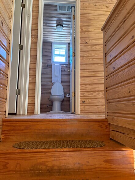 Upstairs bathroom - 86 Yonah Vw