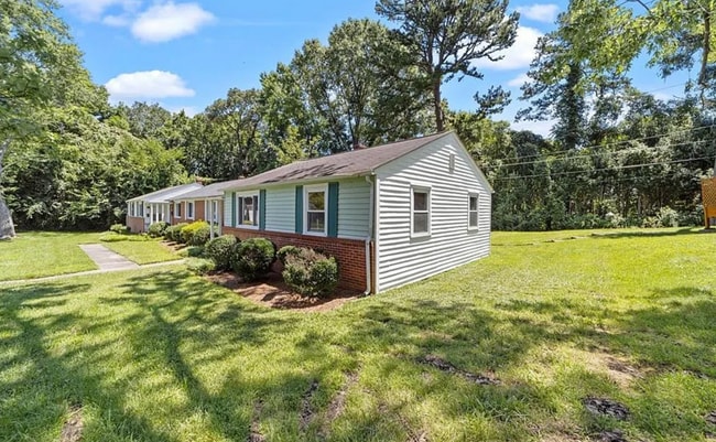 Building Photo - Updated 2 bedroom/ 1 bathroom condo locate...