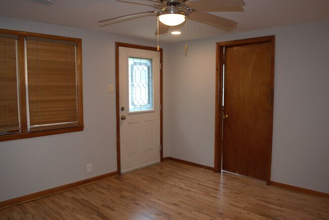 Building Photo - 416 Victoria Dr