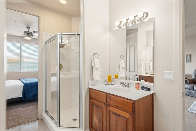 Building Photo - 225 N Country Ln