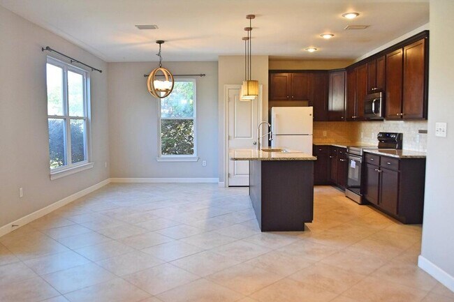 Building Photo - 416 Tropical Way