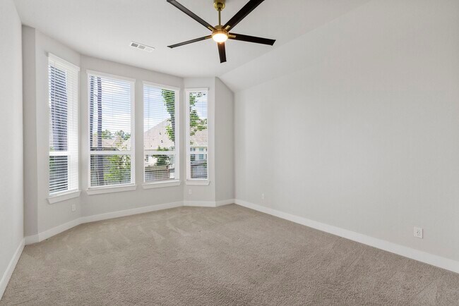 Building Photo - 415 N Hillary Step Pl